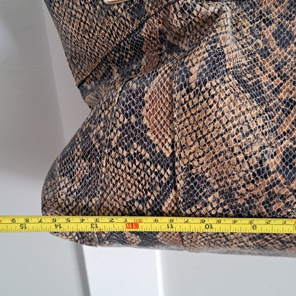 B. Makowsky Snakeskin Embossed Leather Shoulder Bag - Picture 6 of 8